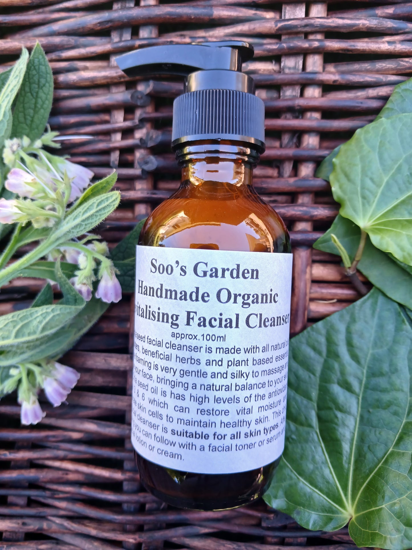 Revitalising facial cleanser 100ml