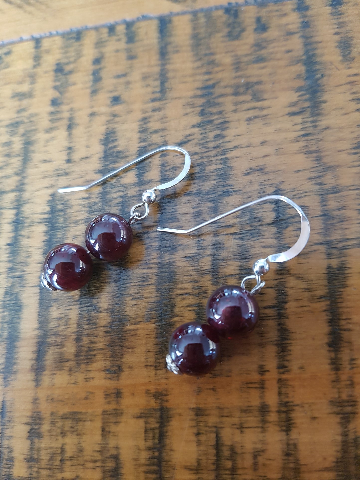 Garnet earring 8mm