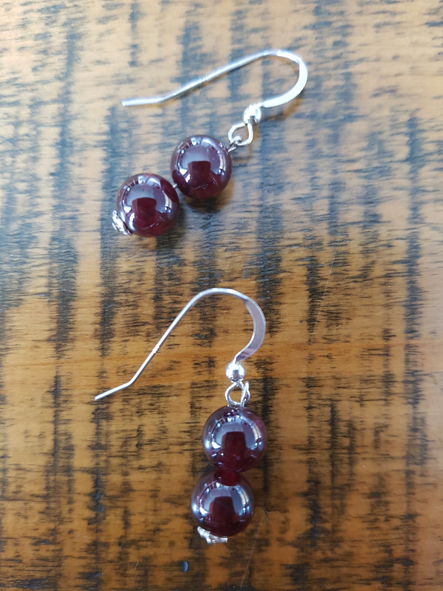 Garnet earring 8mm