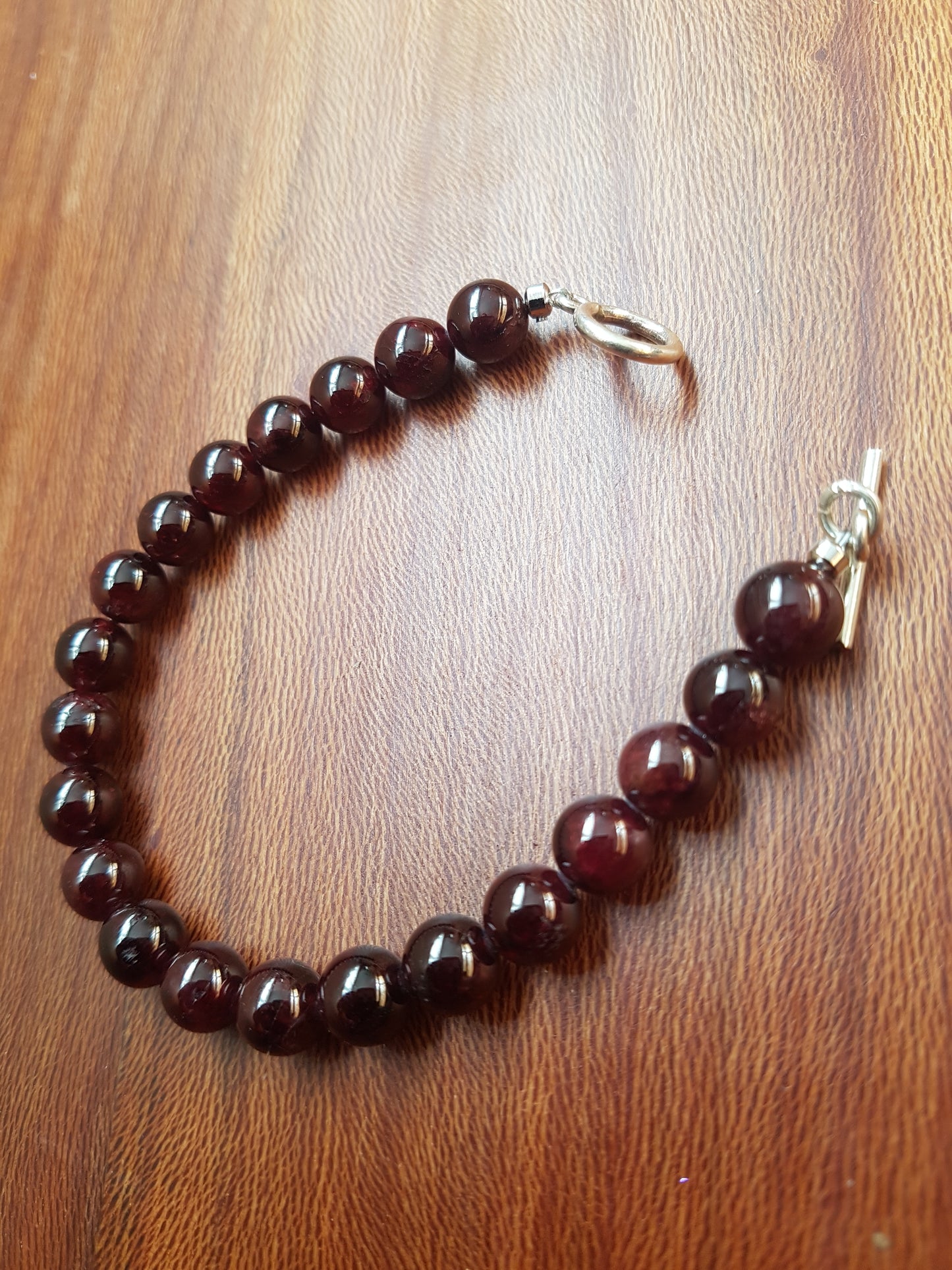 Garnet bracelet 8mm