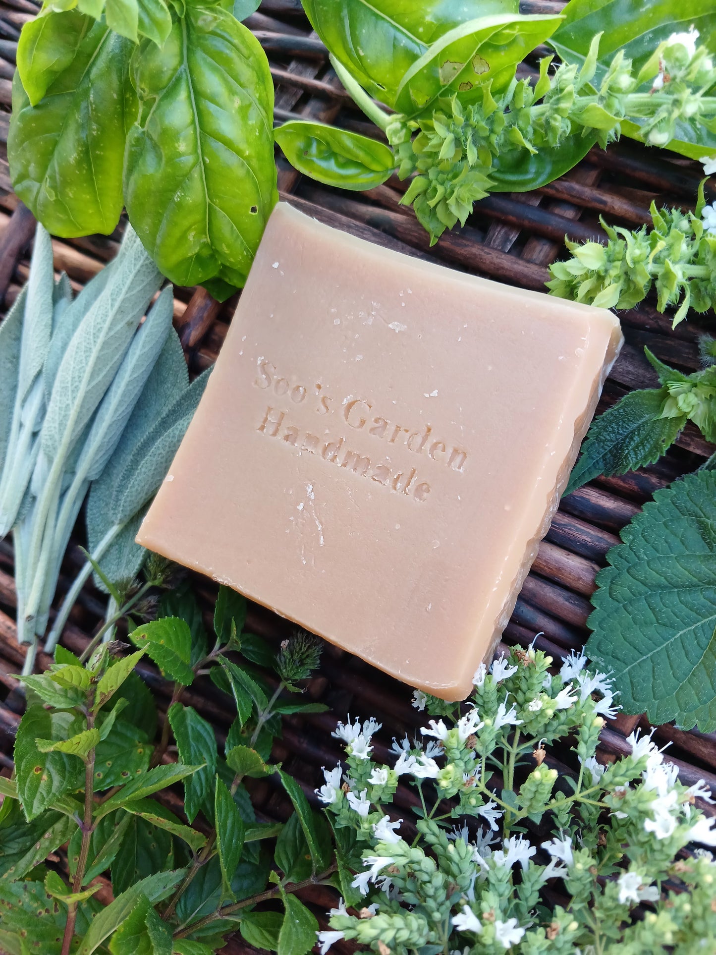 Hemp seed & Jojoba hair shampoo bar