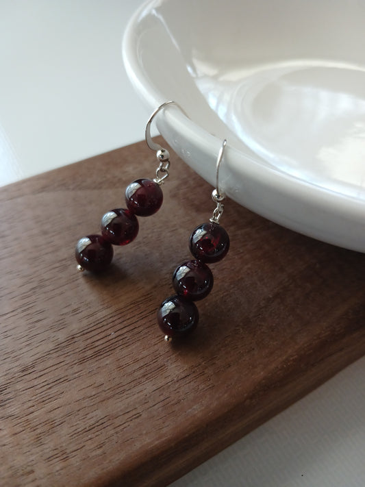 Garnet earring 8mm